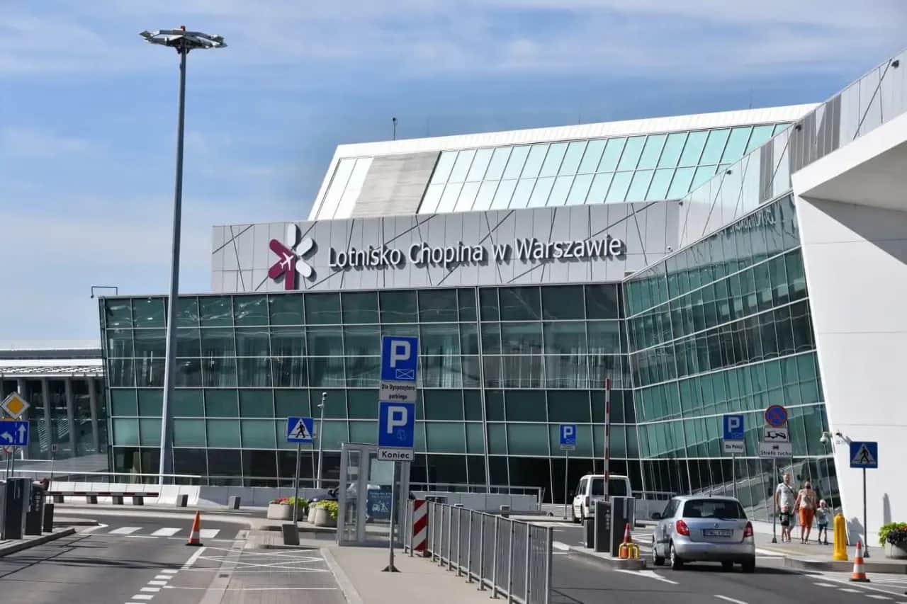 Lotnisko Chopina: Jak się poruszać? Przewodnik bez stresu