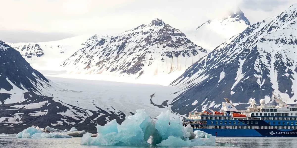 Lot na Antarktydę: Ile dni trwa ta niezwykła wyprawa?