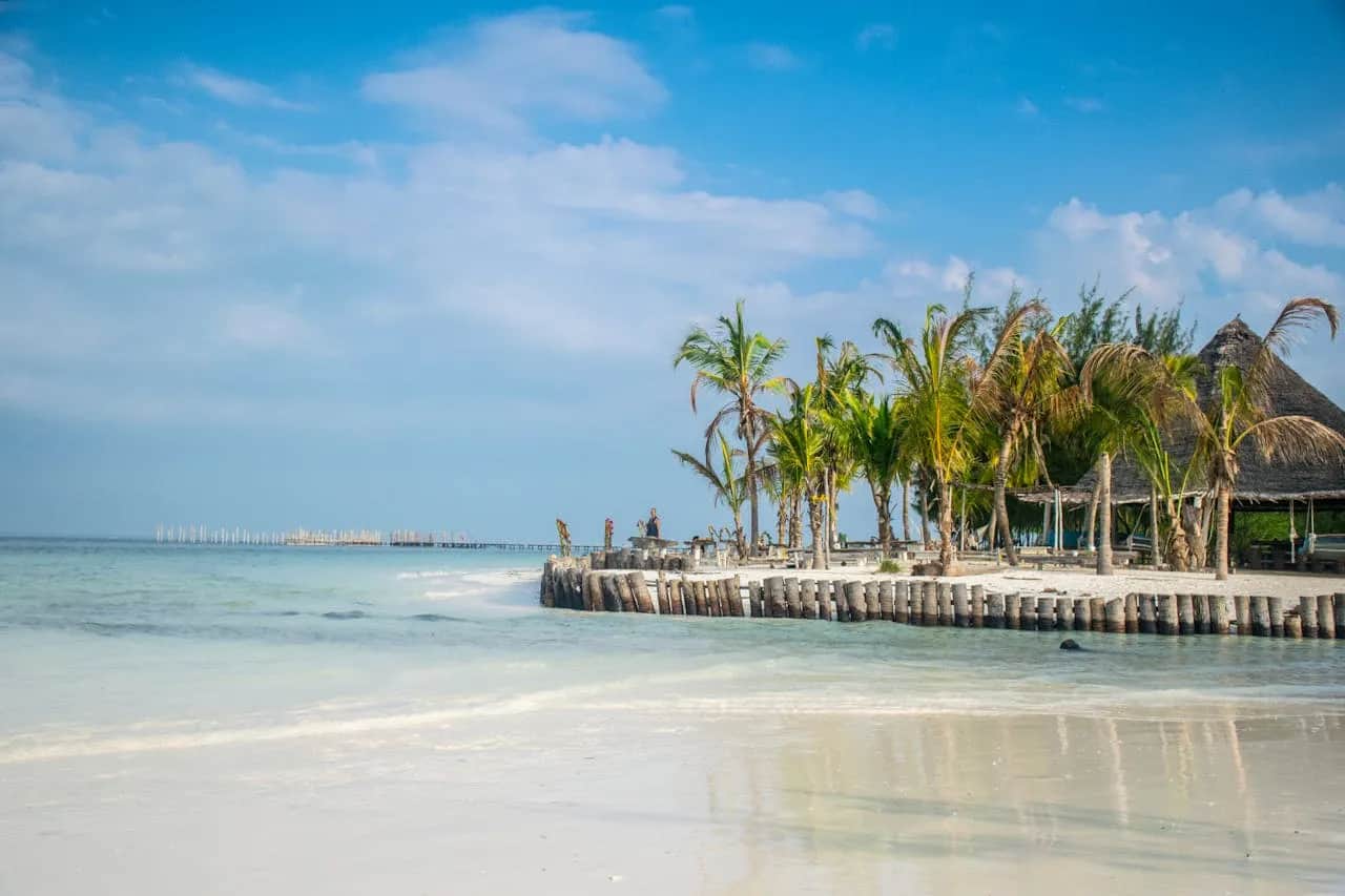 Ile trwa lot na Zanzibar? Czas, przesiadki i porady Kajetana